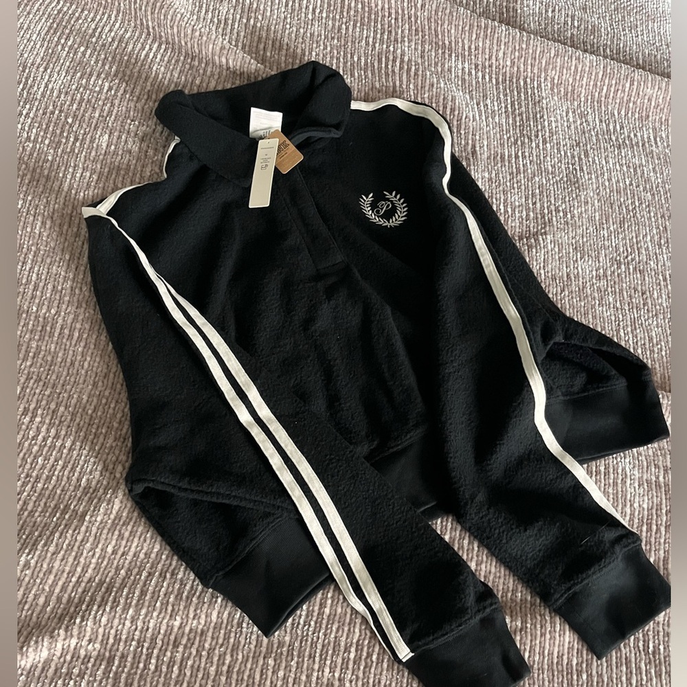 Women’s /juniors Pink VS crop sweater M with tags